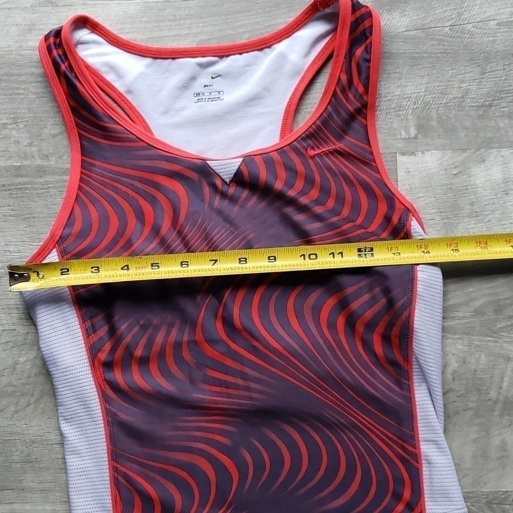 𝅺NWT Nike Women Dri-Fit Workout Top Black Red M
